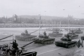 Indoktrinace a marnost v Československé lidové armádě: Vojna, která nikoho neudělala mužem - Médium.cz